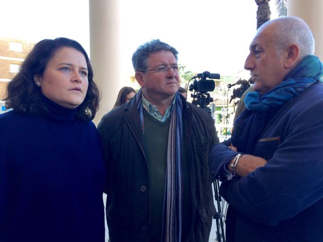 Un equipo de limpieza, un retén de Bomberos y voluntarios de Protección Civil y de Juventud del Ayuntamiento de Murcia se desplazan a Los Alcázares para colaborar en la recuperación de la localidad tras las fuertes lluvias