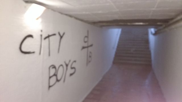 Asociación de Vecinos Nuevo Entorno Barrio de San Basilio denuncian pintadas y destrozos en tunel entre los barrios de San basilio y San Antón