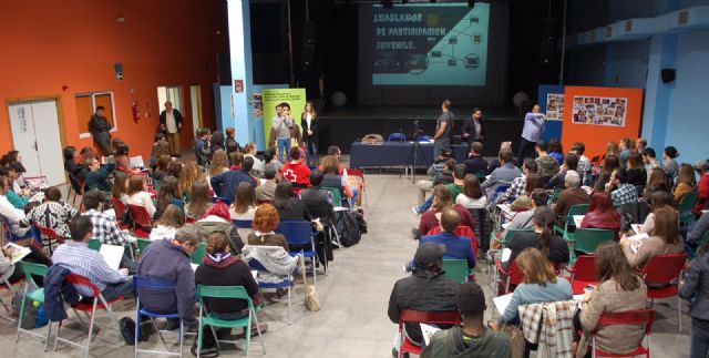 Más de 200 jóvenes se dan cita en la jornada de formación para impulsar su participación en la oferta de actividades