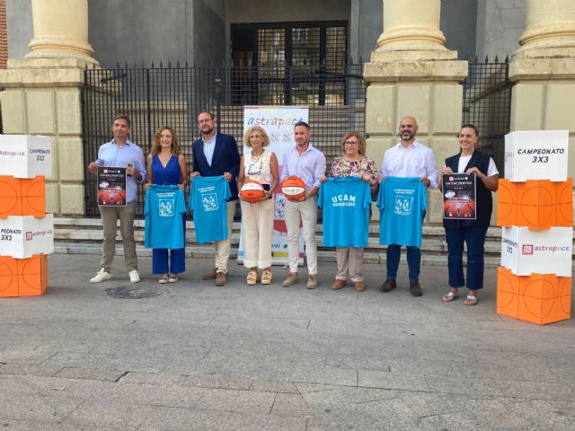 La XIII edición del torneo '3x3' de ASTRAPACE celebra sus jornadas de baloncesto inclusivo en la plaza de la Merced de Murcia