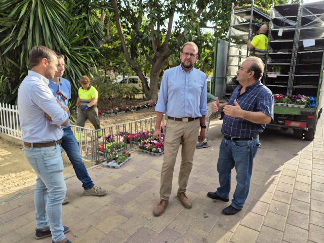 El Ayuntamiento de Murcia última los trabajos de ornamentación y puesta a punto de los jardines de la ciudad y pedanías de cara a la Feria de Septiembre