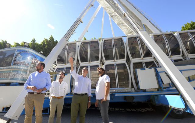 Un espectáculo de luces, música y fuegos artificiales amenizarán la inauguración de la gran noria panorámica