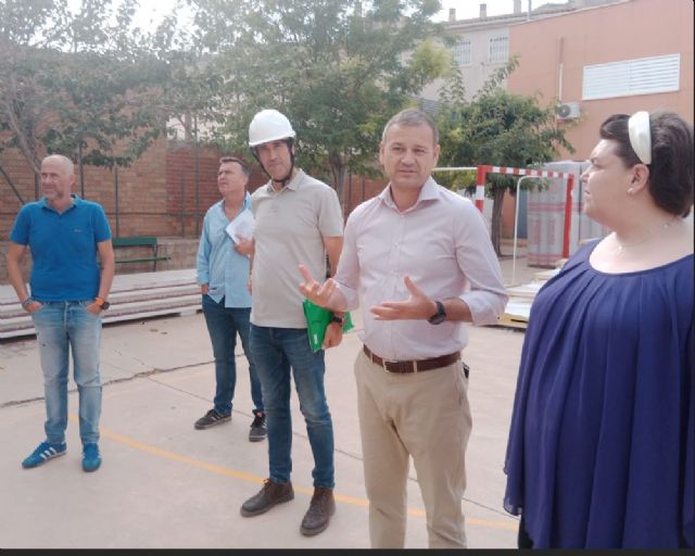 El Ayuntamiento de Murcia sustituye el fibrocemento por una cubierta de alta eficiencia energética en el CEIP Francisco Salzillo de Los Ramos